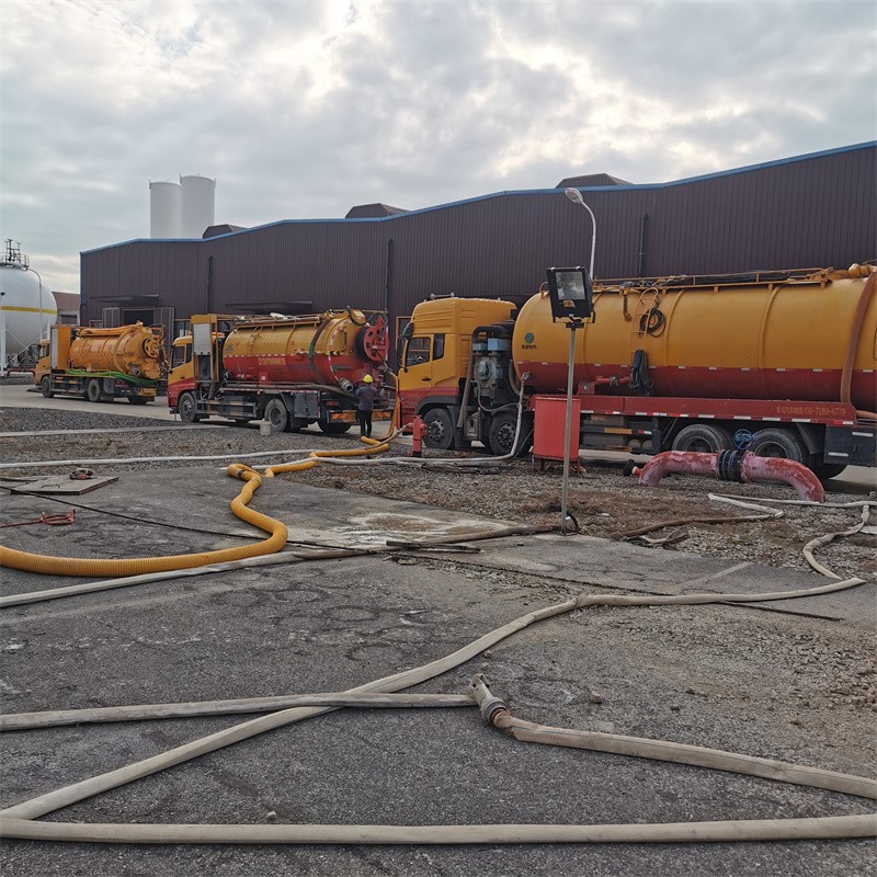 阿克塞污水池清理